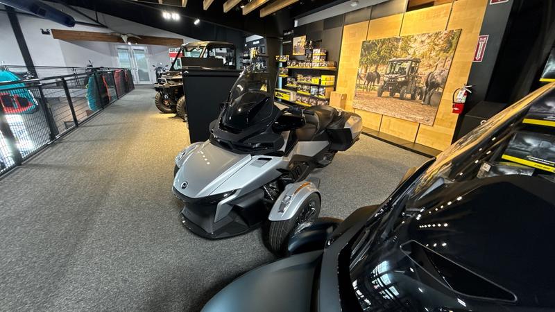 2025 Can-Am Spyder RT Rotax 1330 ACE MOTORCYCLE