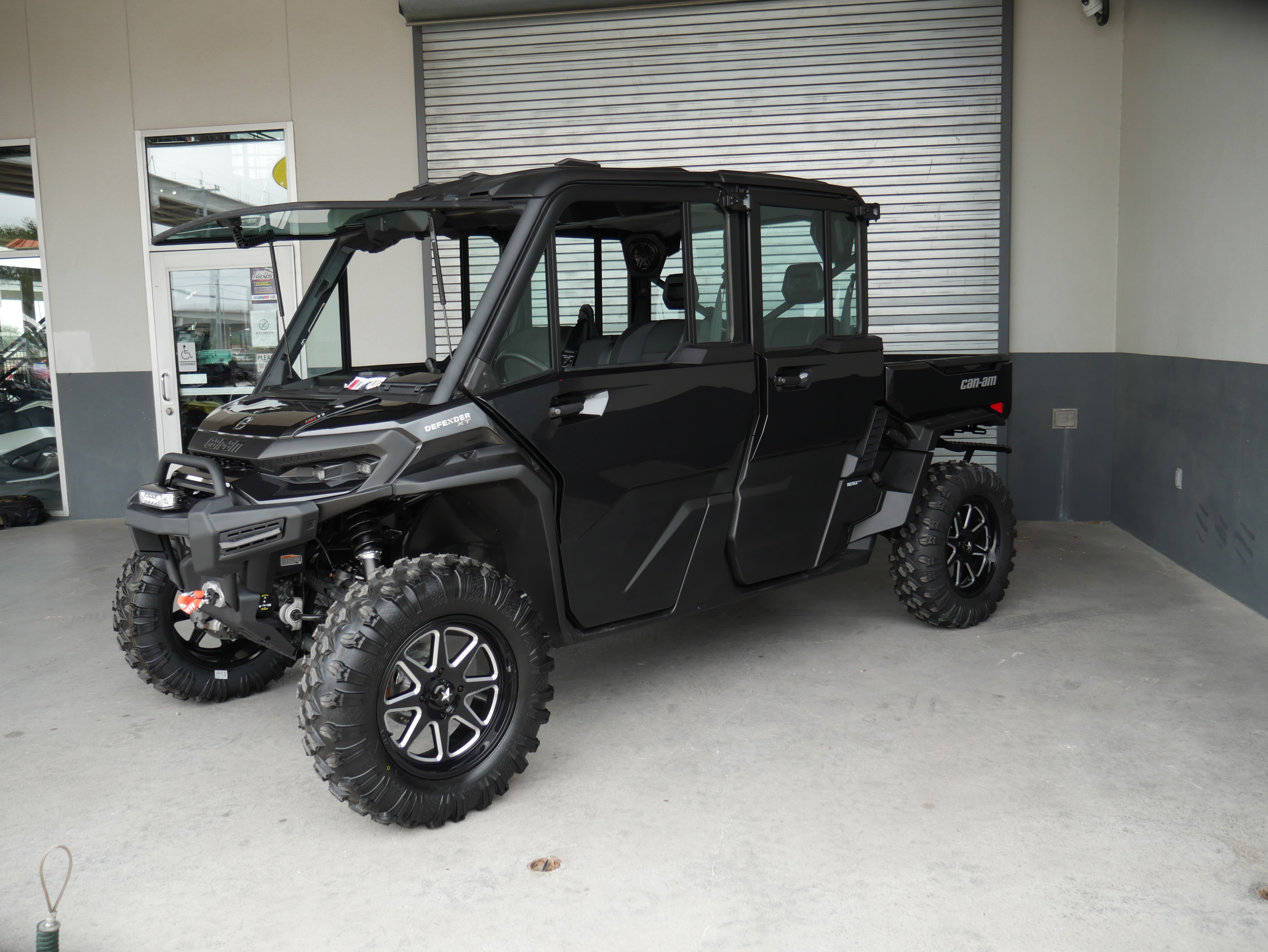 2026 Can-Am Defender MAX XT CAB HD11 UTV
